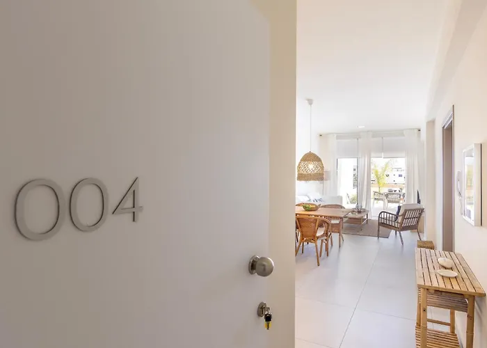 Mythical Seas 004 פאראלימני