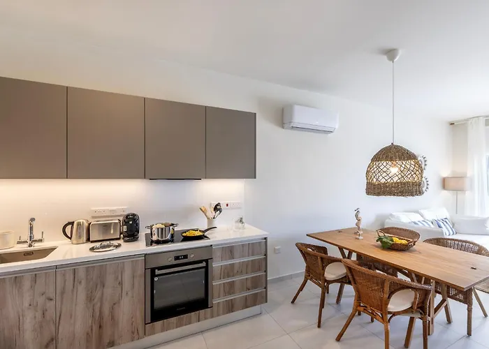 Mythical Seas 004 * פאראלימני