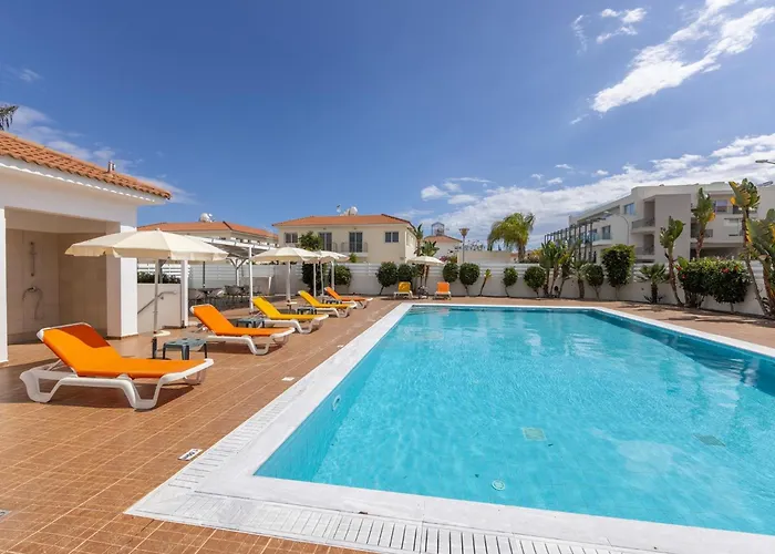 Mythical Seas 004 פאראלימני