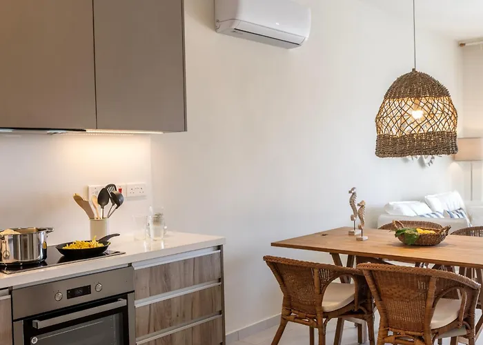 Mythical Seas 004 פאראלימני